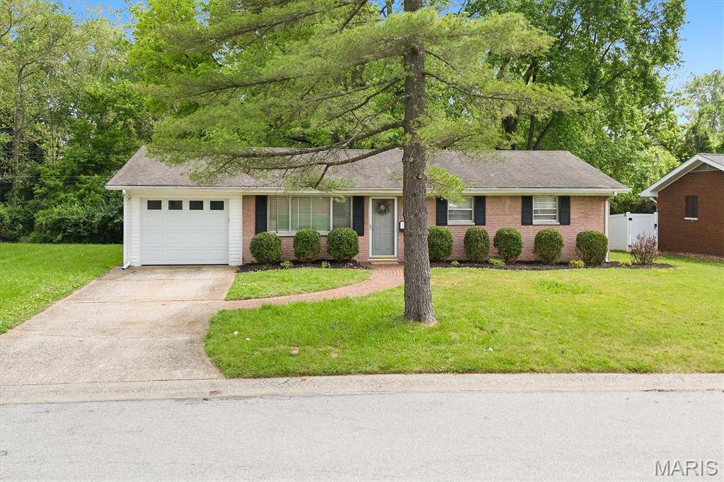 Belleville, IL 62223,22 Briarwood DR