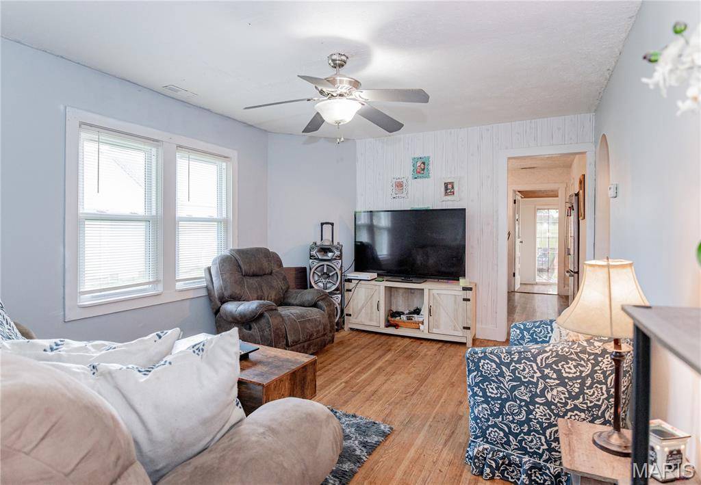 Owensville, MO 65066,206 S Walnut ST