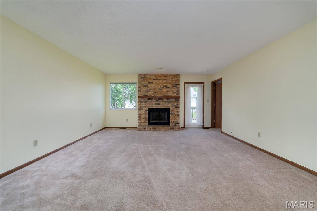 Florissant, MO 63031,539 Chapel Cross DR