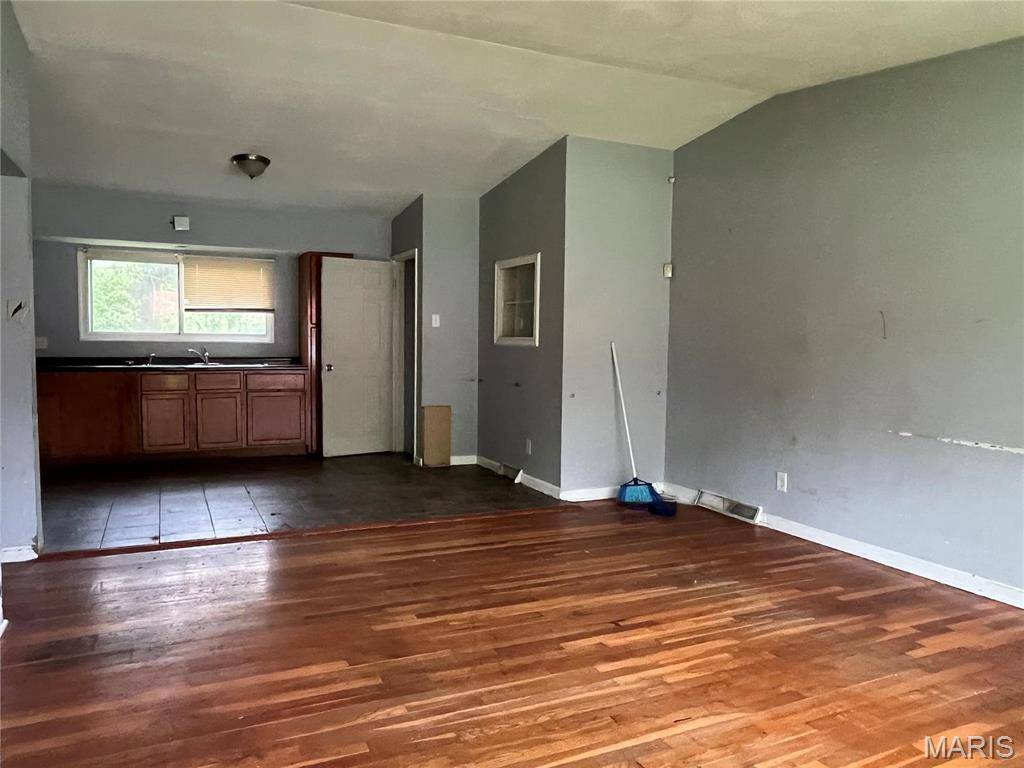 St Louis, MO 63136,9915 Castle DR