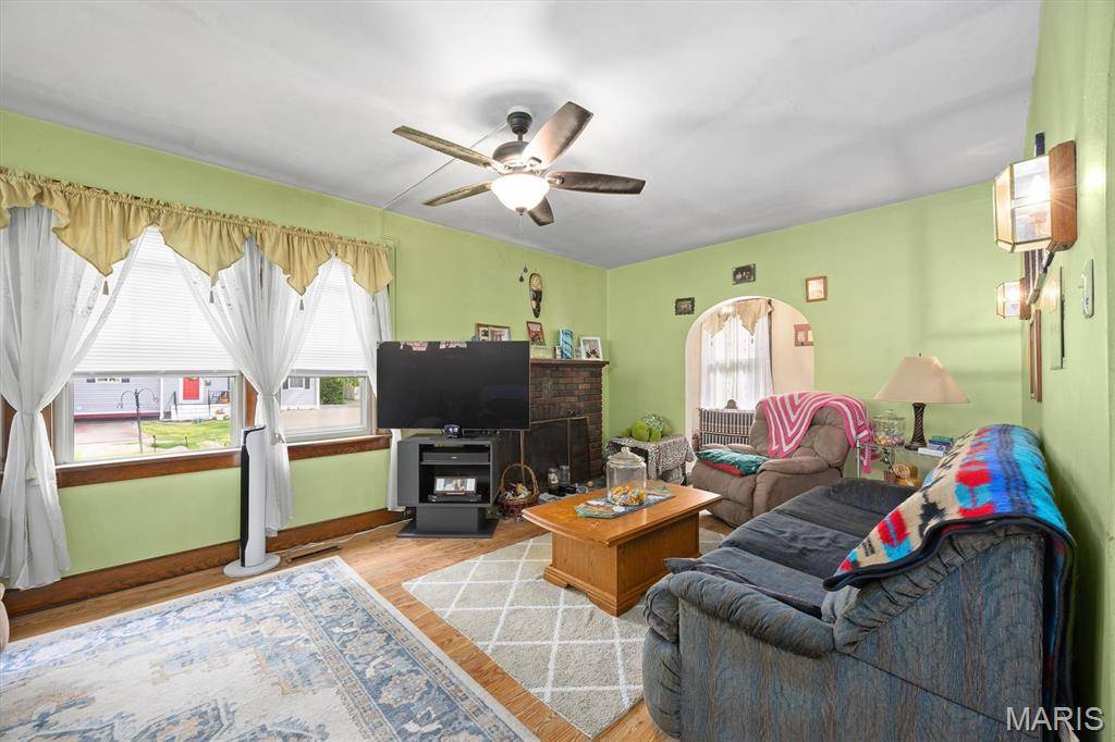 Belleville, IL 62220,427 S 13th ST