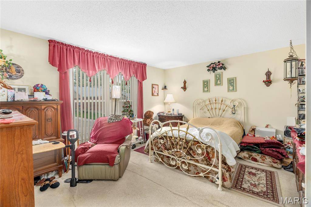 Florissant, MO 63033,2 Tarpon CT