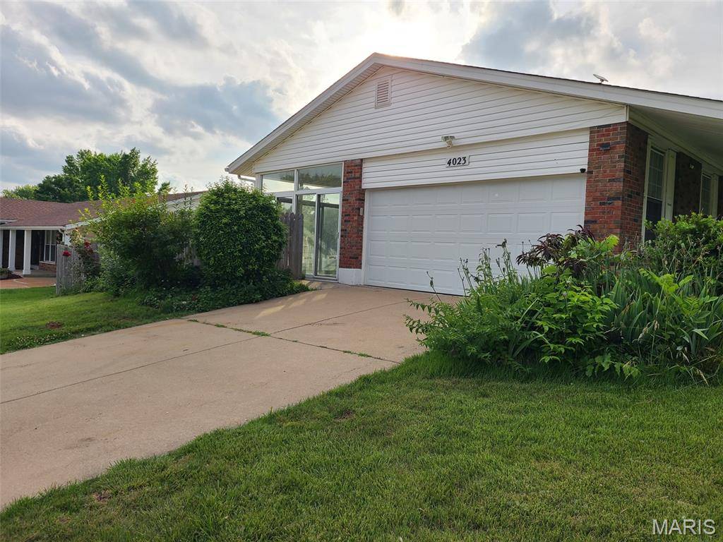 Florissant, MO 63034,4023 Monsols DR