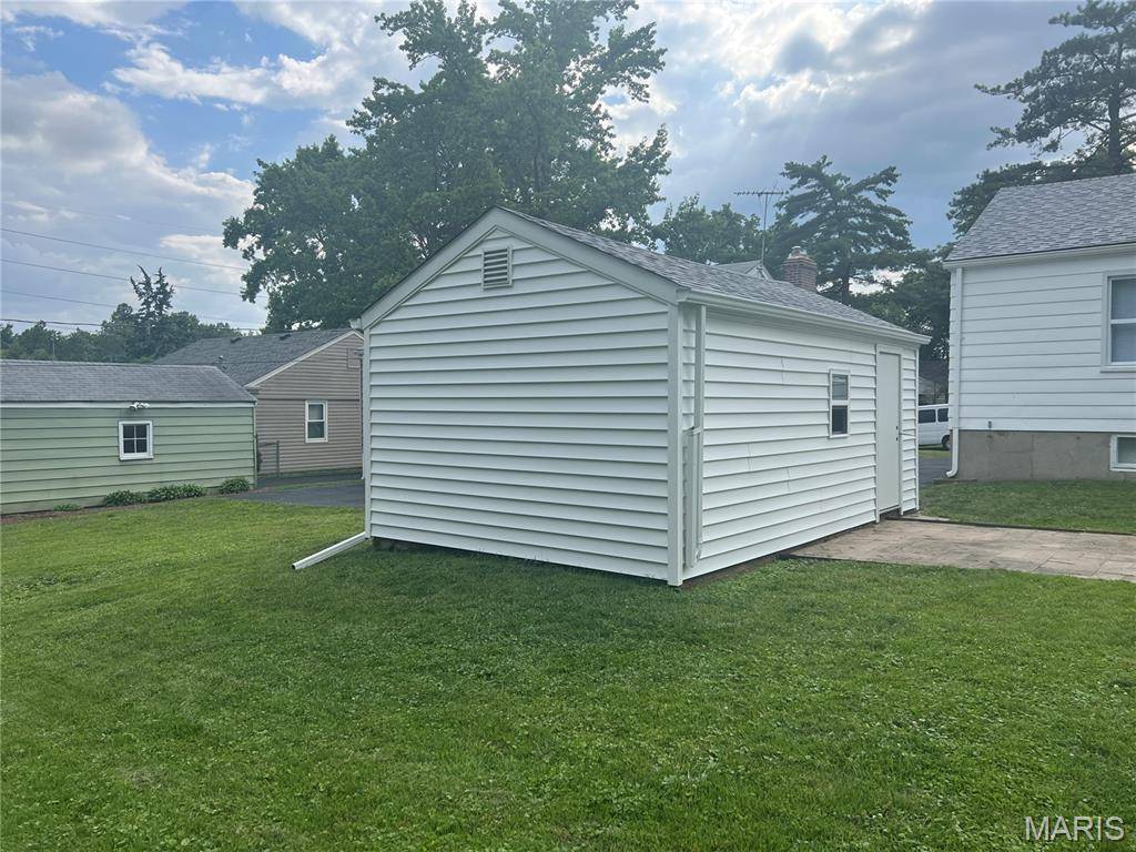St Louis, MO 63144,2854 Lawndell DR