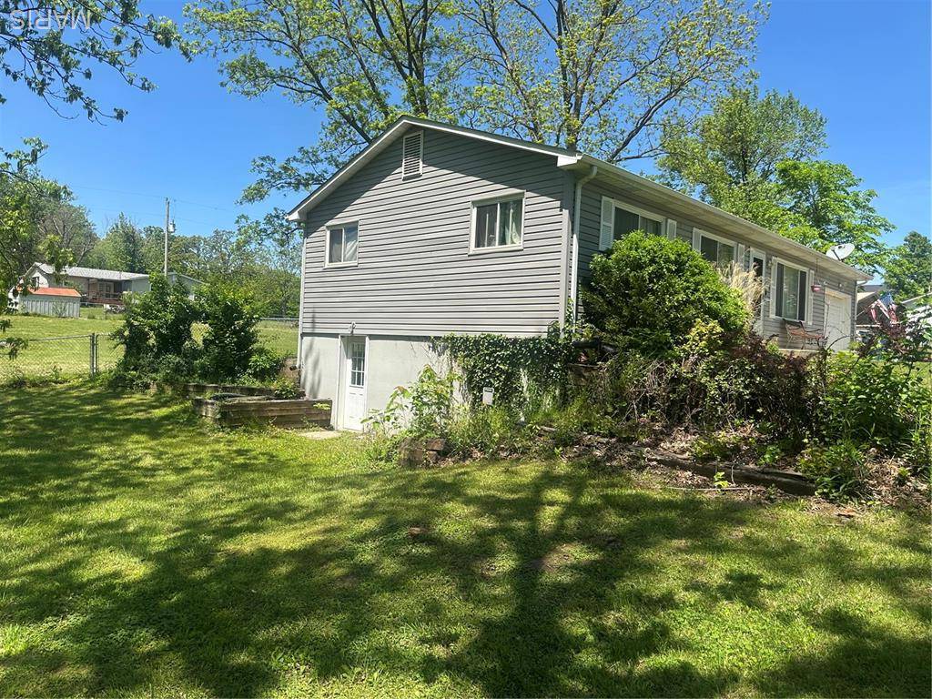Winfield, MO 63389,139 E Horseshoe Bend DR