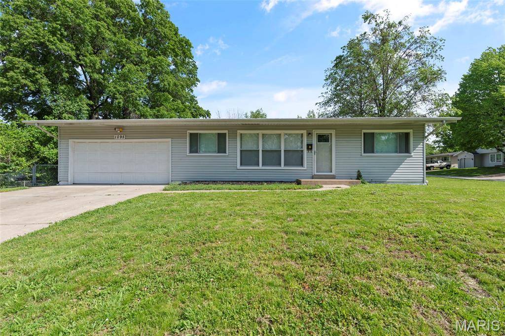 Florissant, MO 63033,1095 Rogers LN