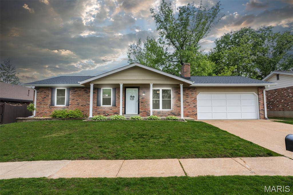 St Louis, MO 63129,2736 Bee Tree LN