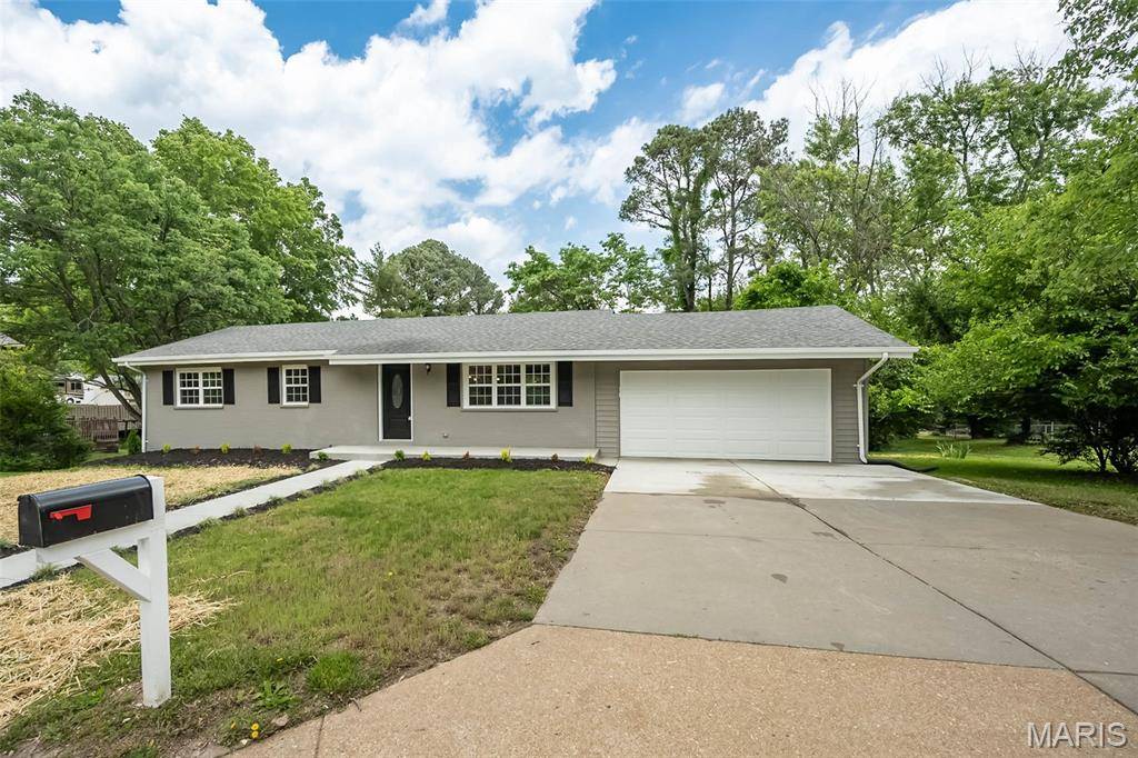 Ballwin, MO 63021,205 Barker LN