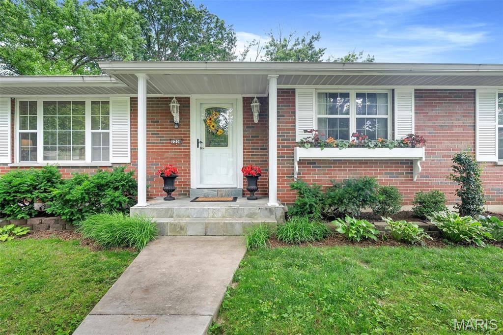 St Louis, MO 63123,7208 Briarview DR