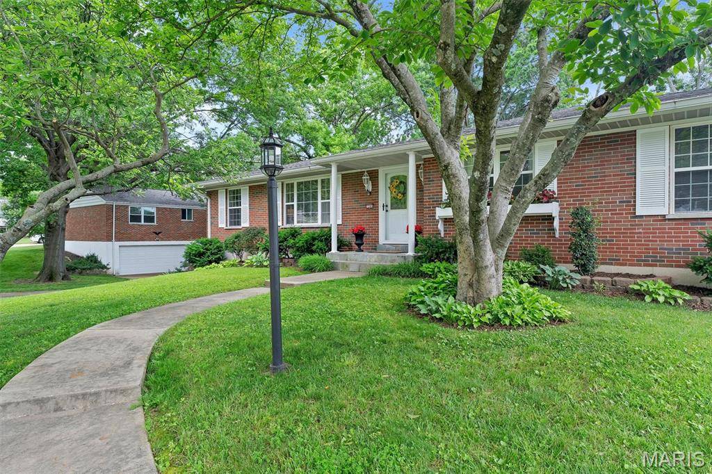 St Louis, MO 63123,7208 Briarview DR