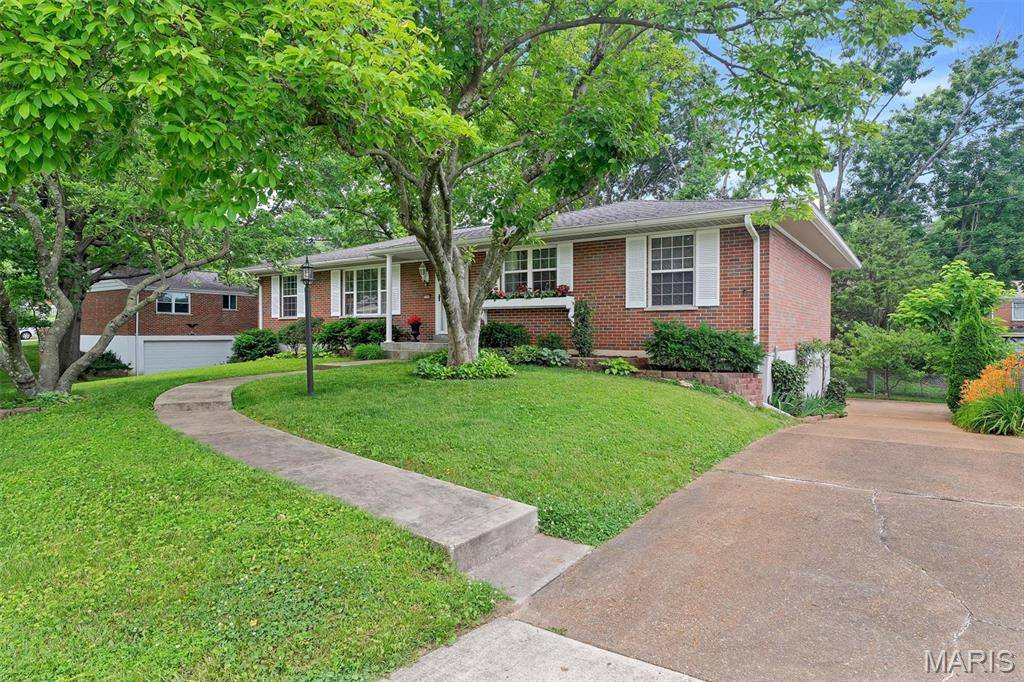 St Louis, MO 63123,7208 Briarview DR