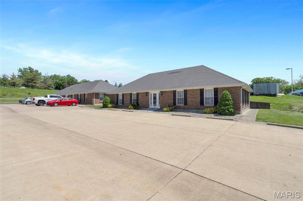 Columbia, IL 62236,282 Southwoods DR