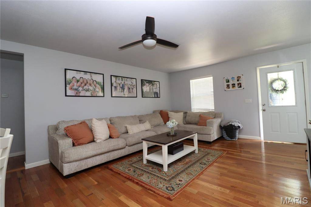 Bethalto, IL 62010,424 Shellview ST