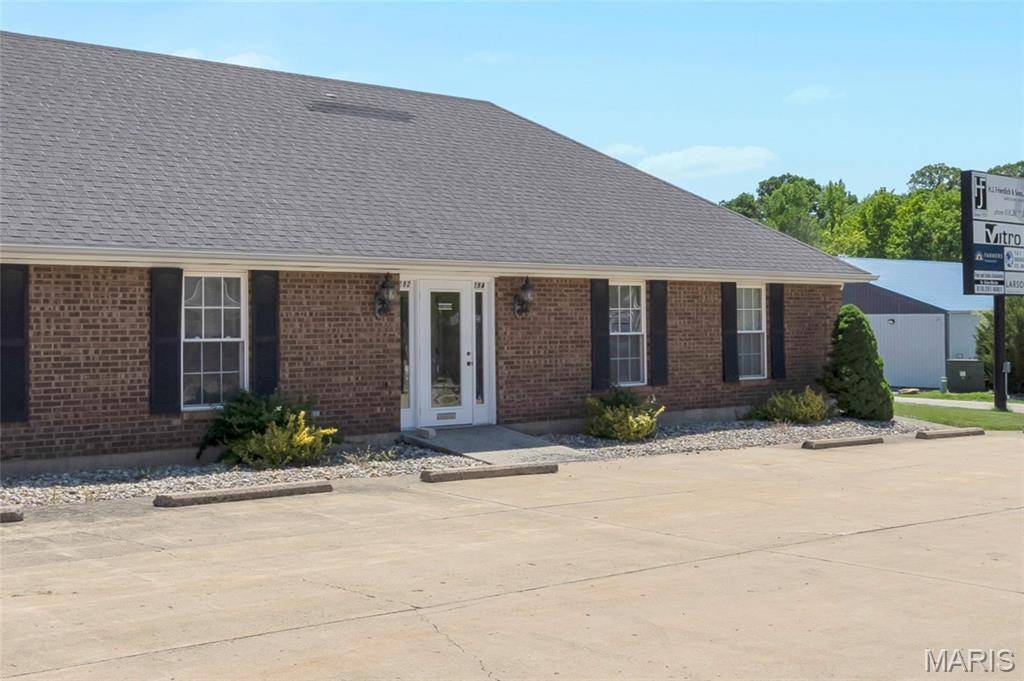 Columbia, IL 62236,284 Southwoods DR