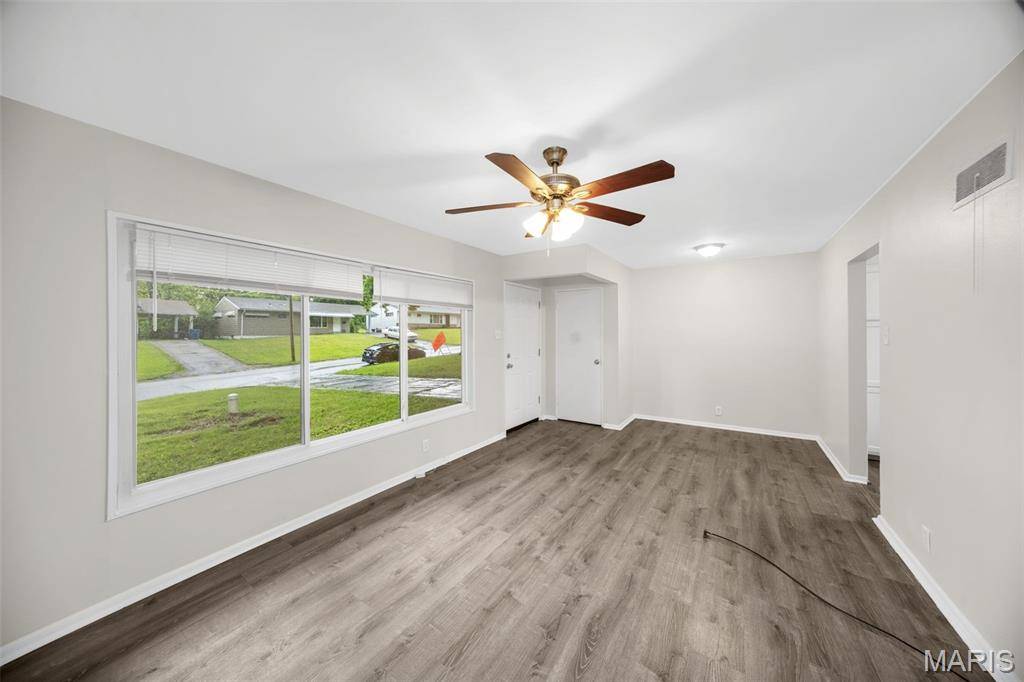 St Louis, MO 63136,10008 Lakemoor DR