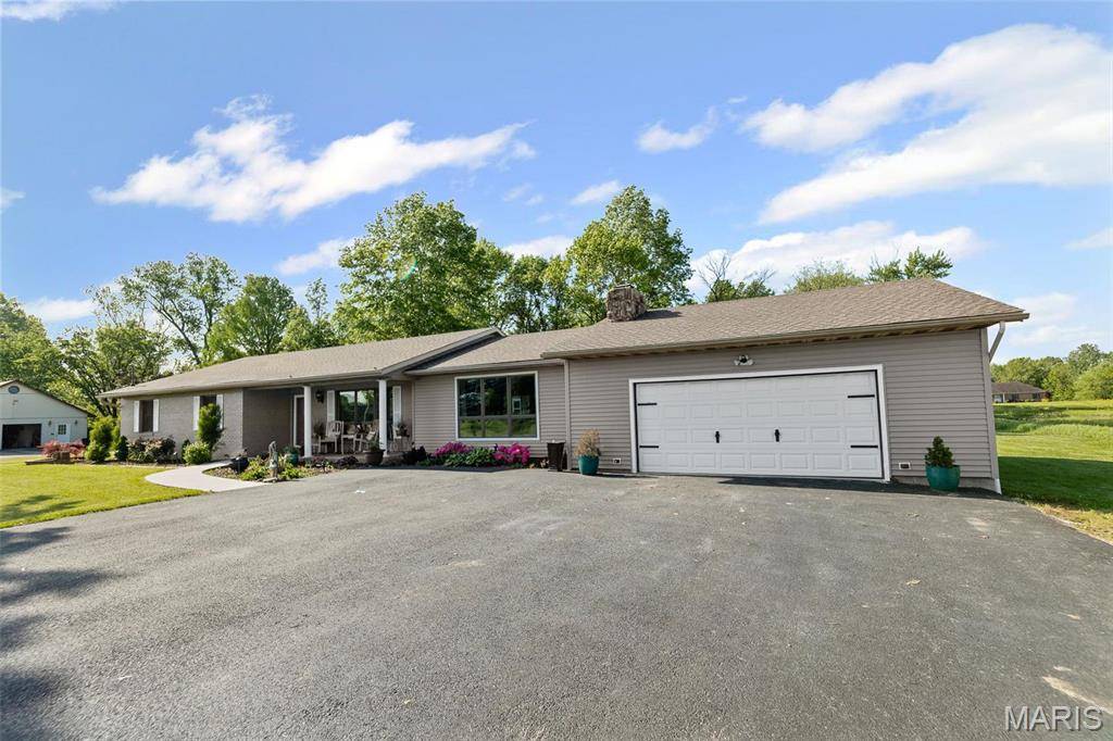 Alton, IL 62002,8110 Wolf RD