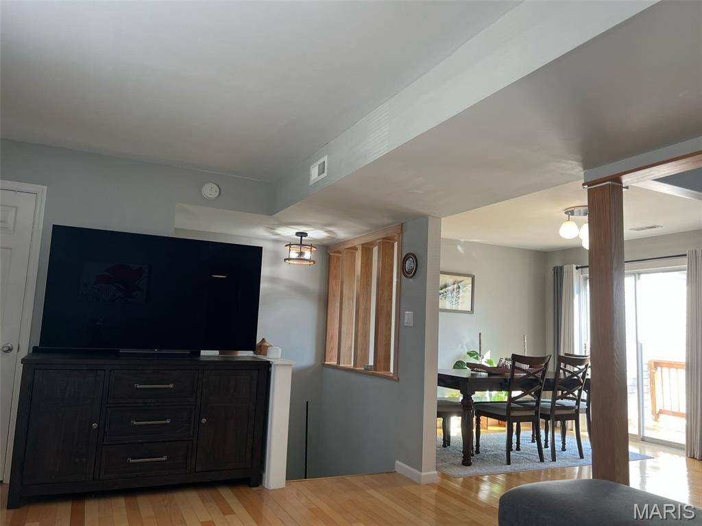St Louis, MO 63144,9176 Robin CT