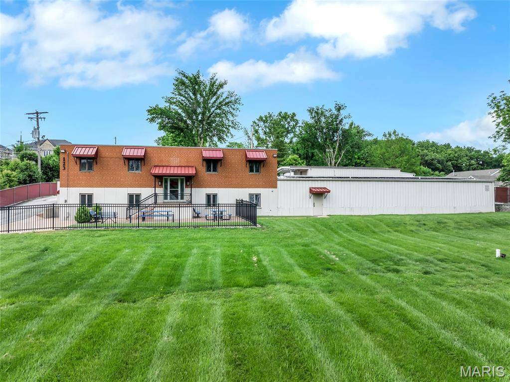 St Louis, MO 63129,123 Cliff Cave RD