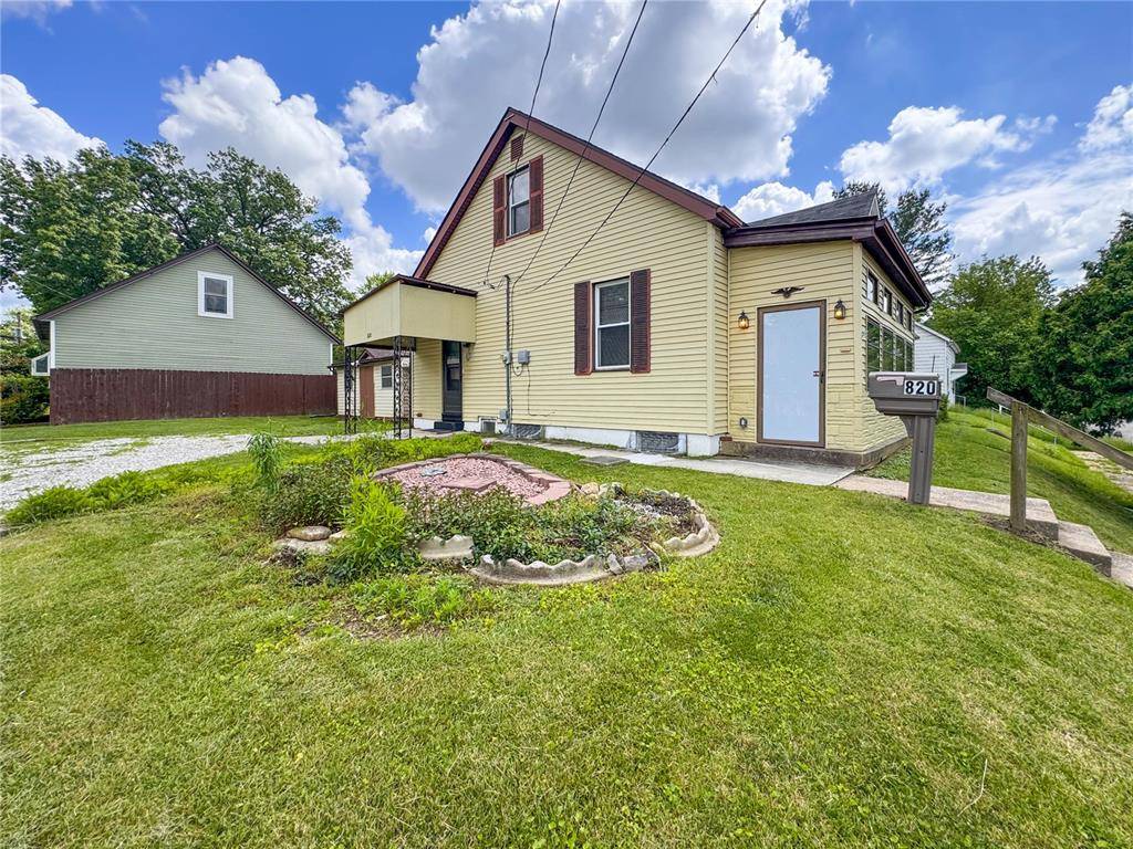 Belleville, IL 62220,820 N Charles ST