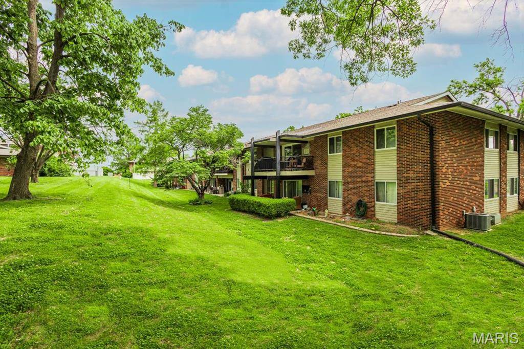 Mehlville, MO 63123,10077 N Bunker Hill DR #F