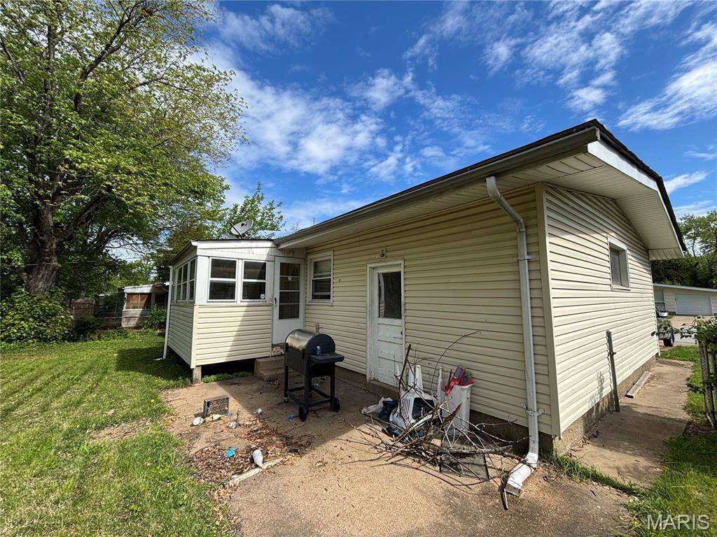 St Louis, MO 63136,3032 Meadowlark AVE