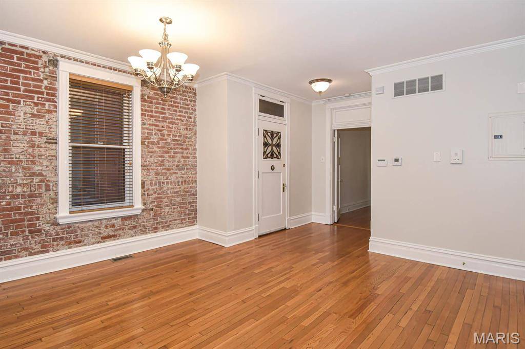 St Louis, MO 63108,382 N Taylor #1W