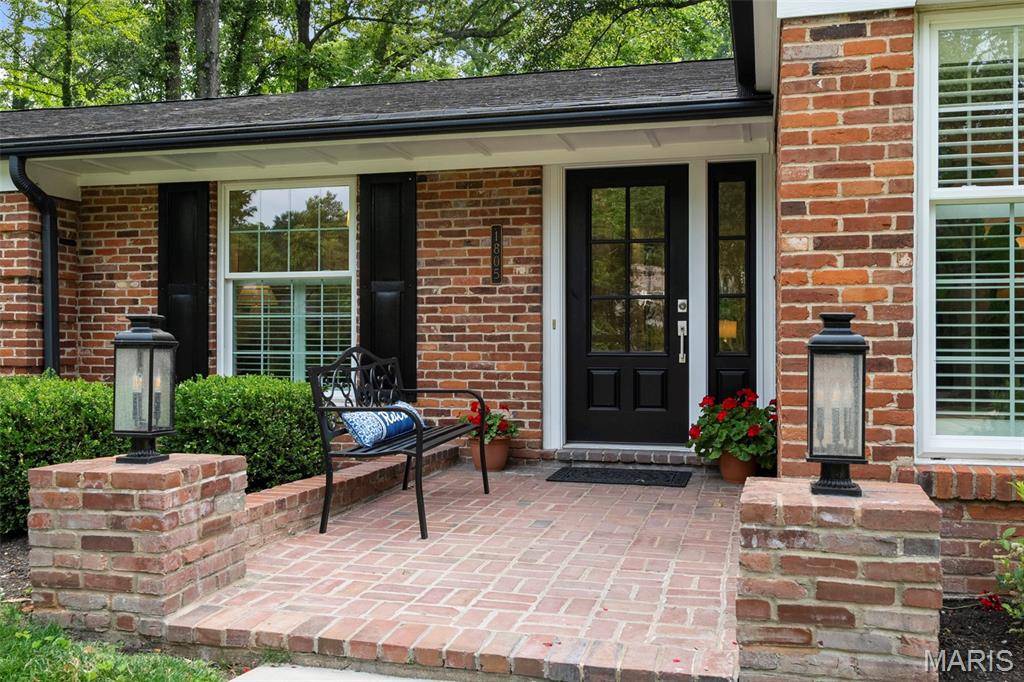 Des Peres, MO 63131,1805 Firethorn DR