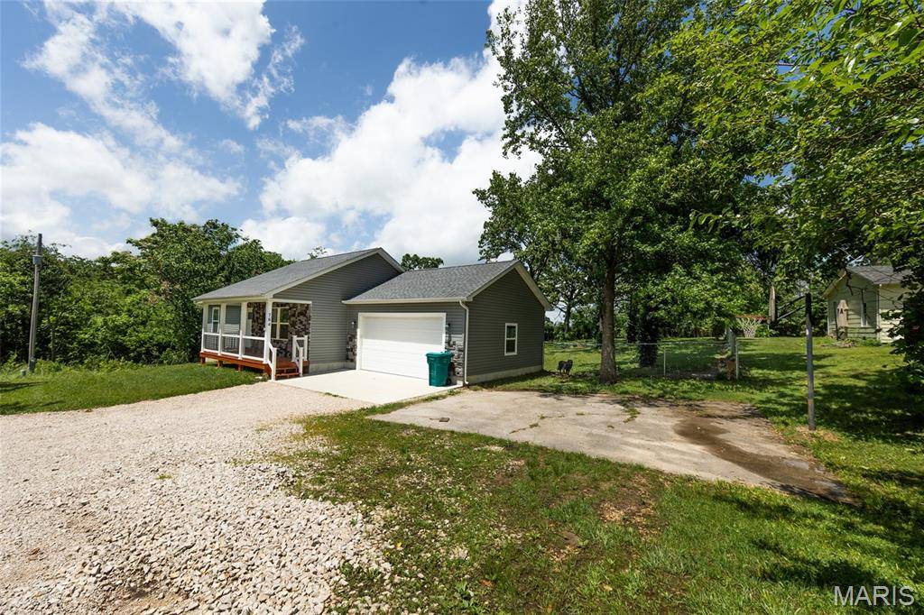 Bourbon, MO 65441,784 N Hickory