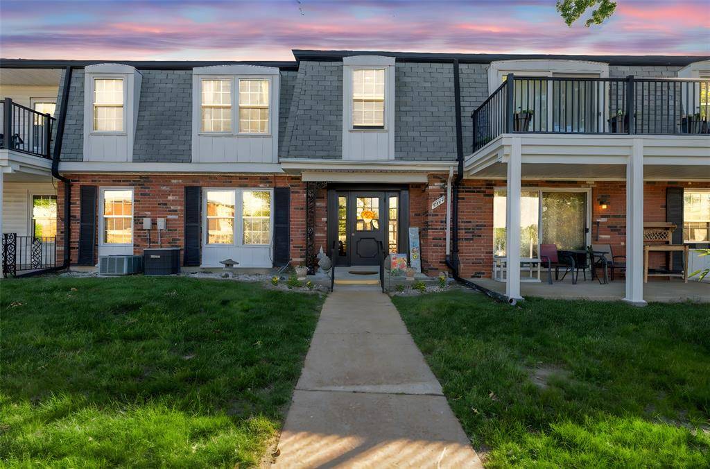 St Louis, MO 63125,853 Dumont PL #A