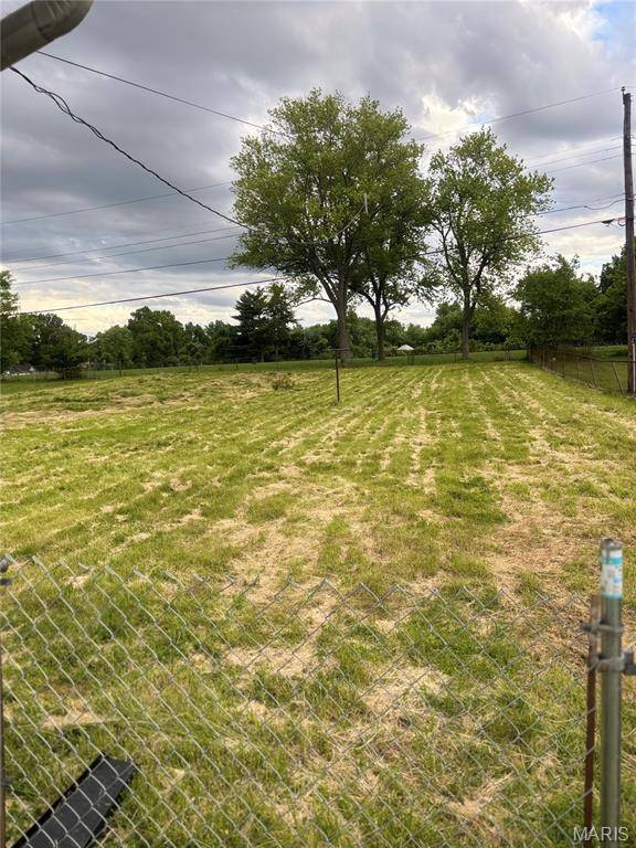 Unincorporated, MO 63138,1020 Farmview DR