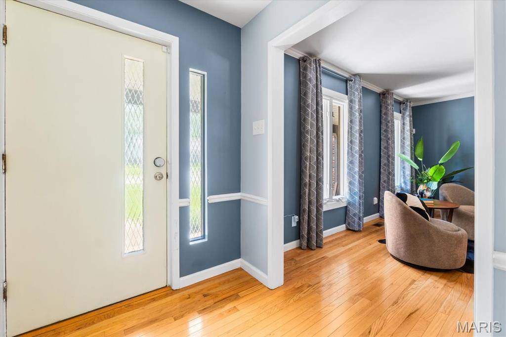 St Louis, MO 63123,8839 Forest Heights DR