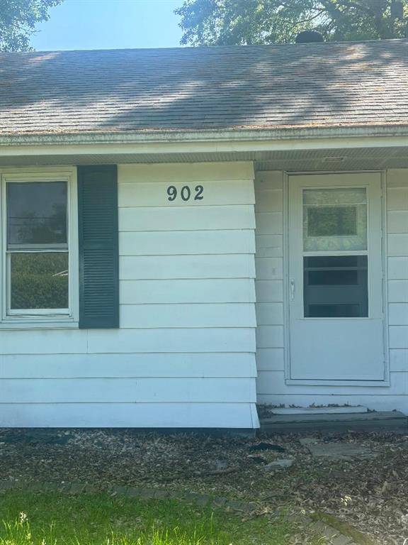 Staunton, IL 62088,902 S Hackman ST