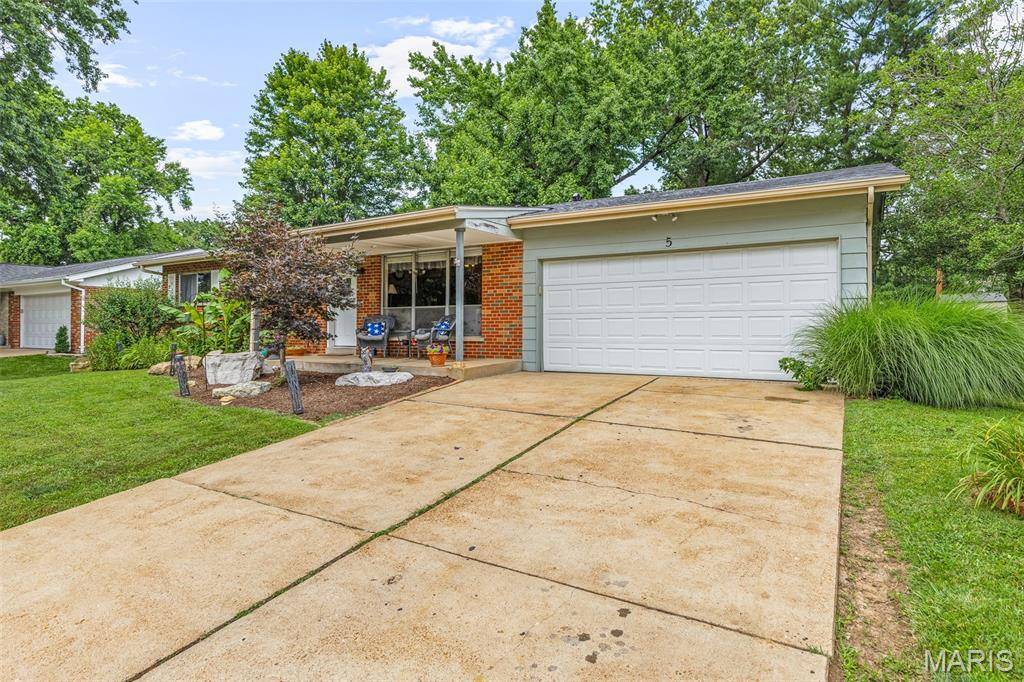 Fenton, MO 63026,5 Heathwood LN