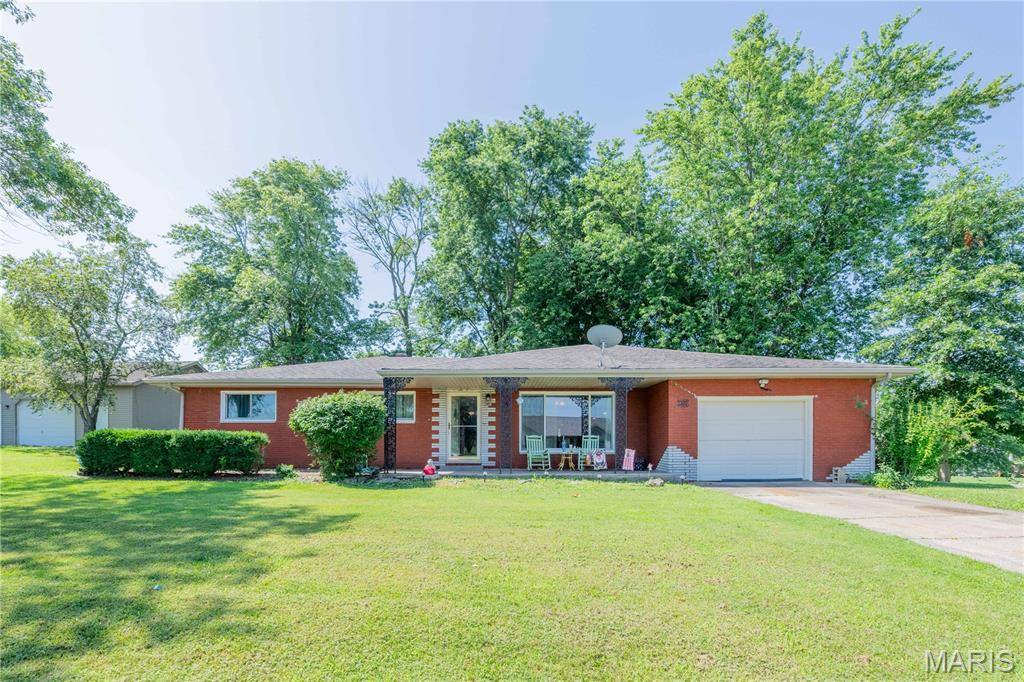 Edwardsville, IL 62025,1302 Carribean DR