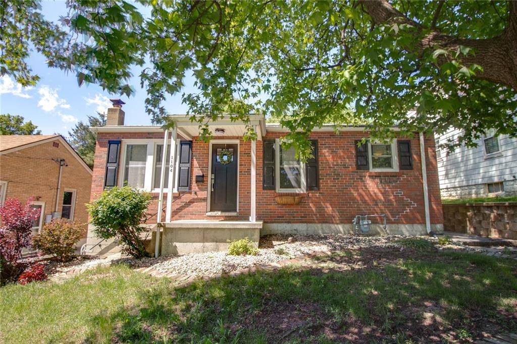 Alton, IL 62002,1104 Douglas ST