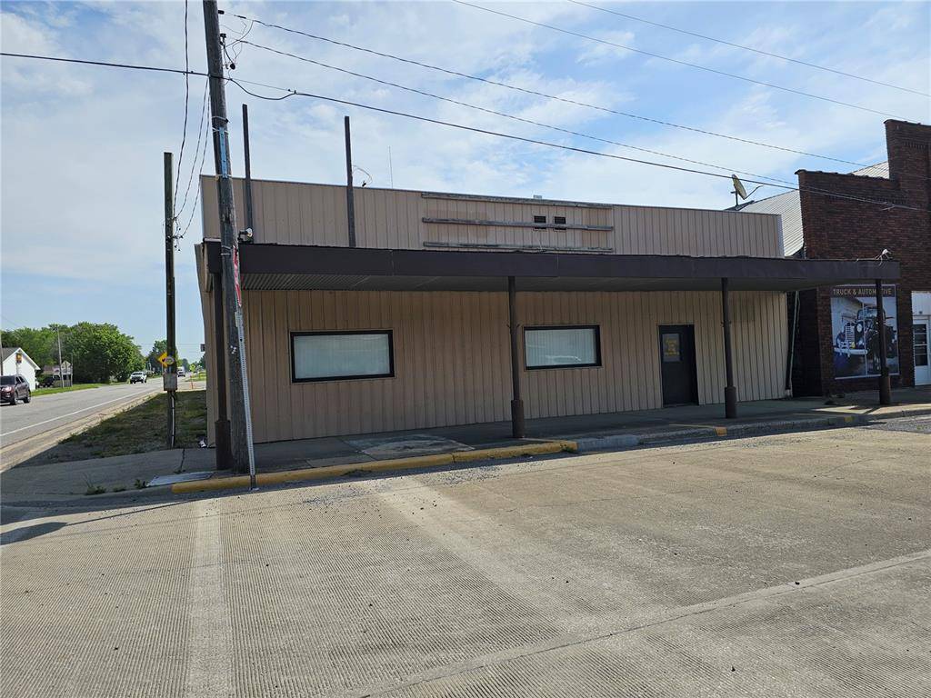 Raymond, IL 62560,103 E Broad ST