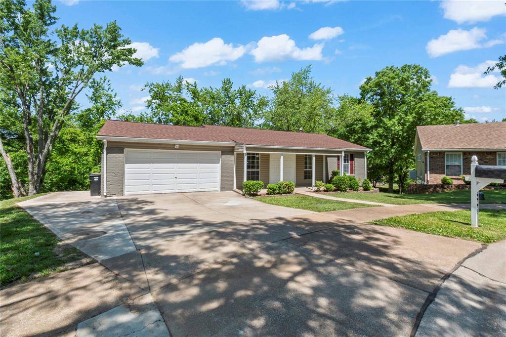 Florissant, MO 63033,6995 Candlewick WAY