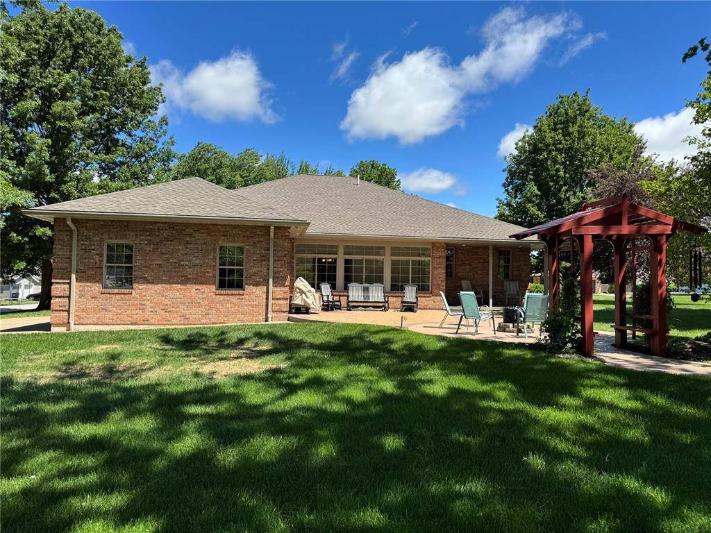 Palmyra, MO 63461,305 Linnwood DR