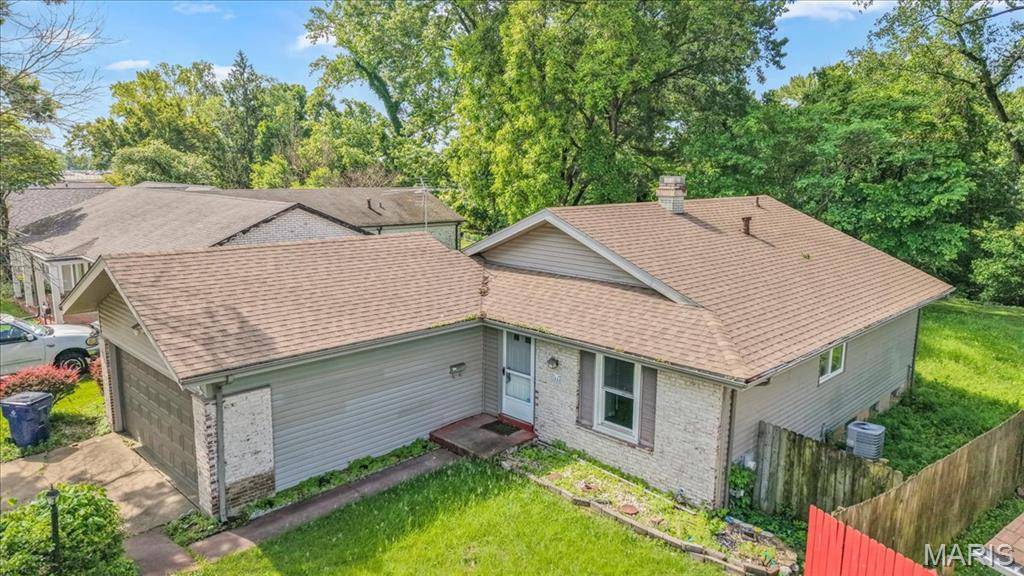 Florissant, MO 63031,3444 Woodpath DR