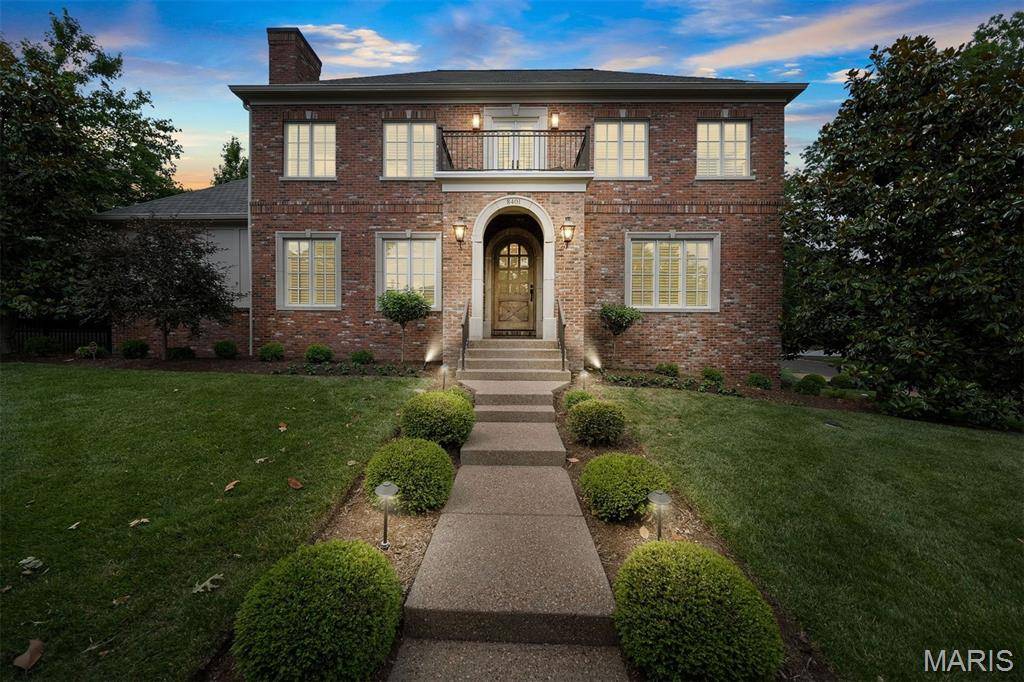 Clayton, MO 63105,8401 University DR