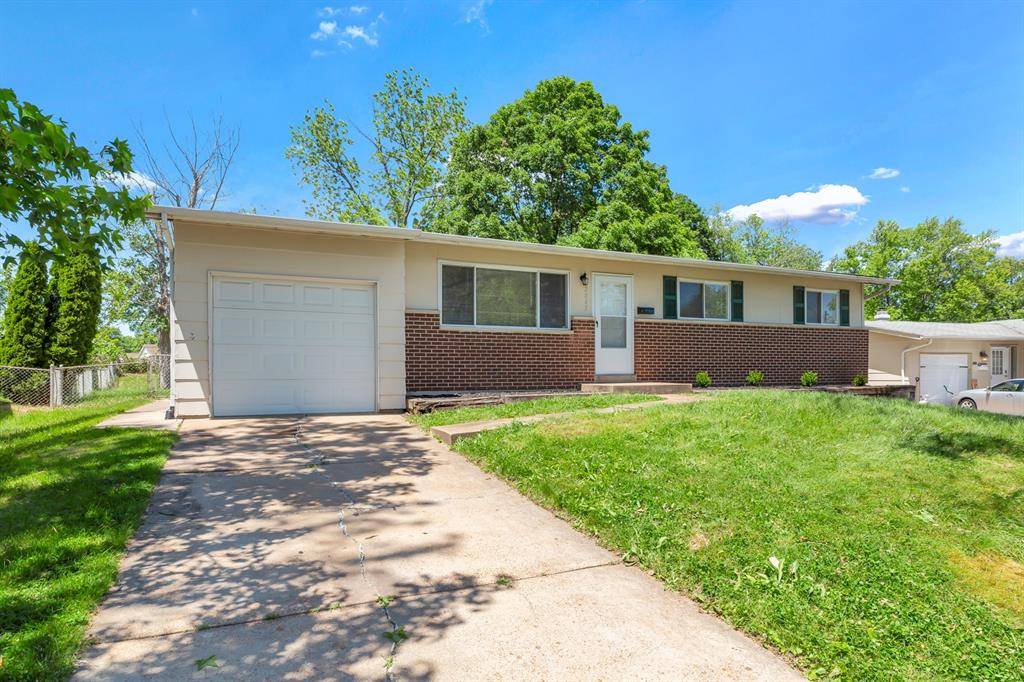 Florissant, MO 63031,2065 Splendor DR