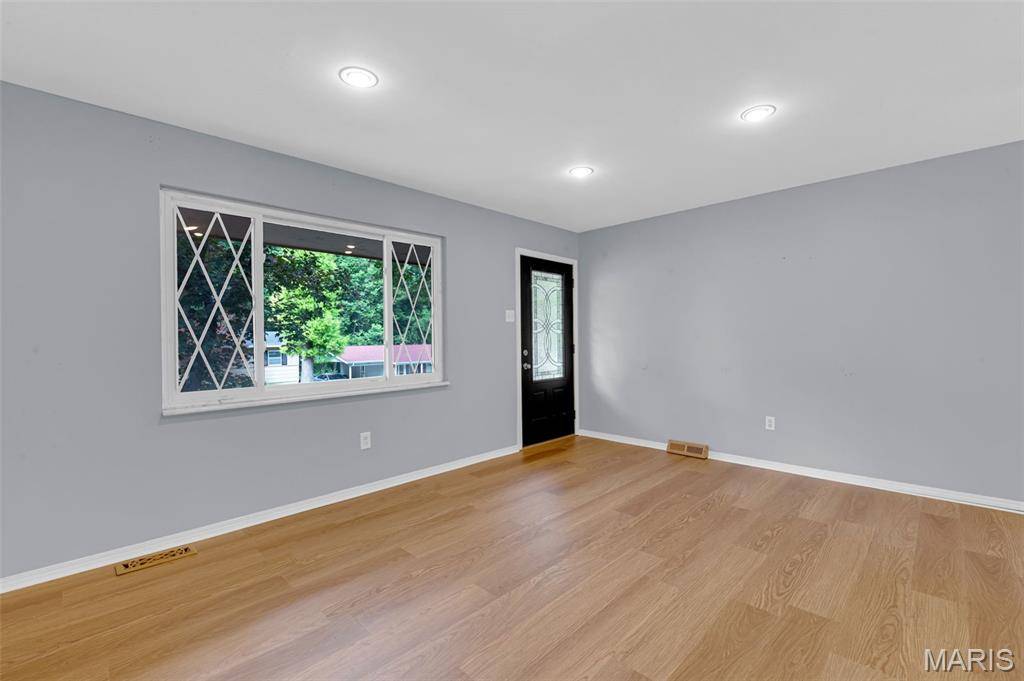 MO 63301,3352 Glendale AVE