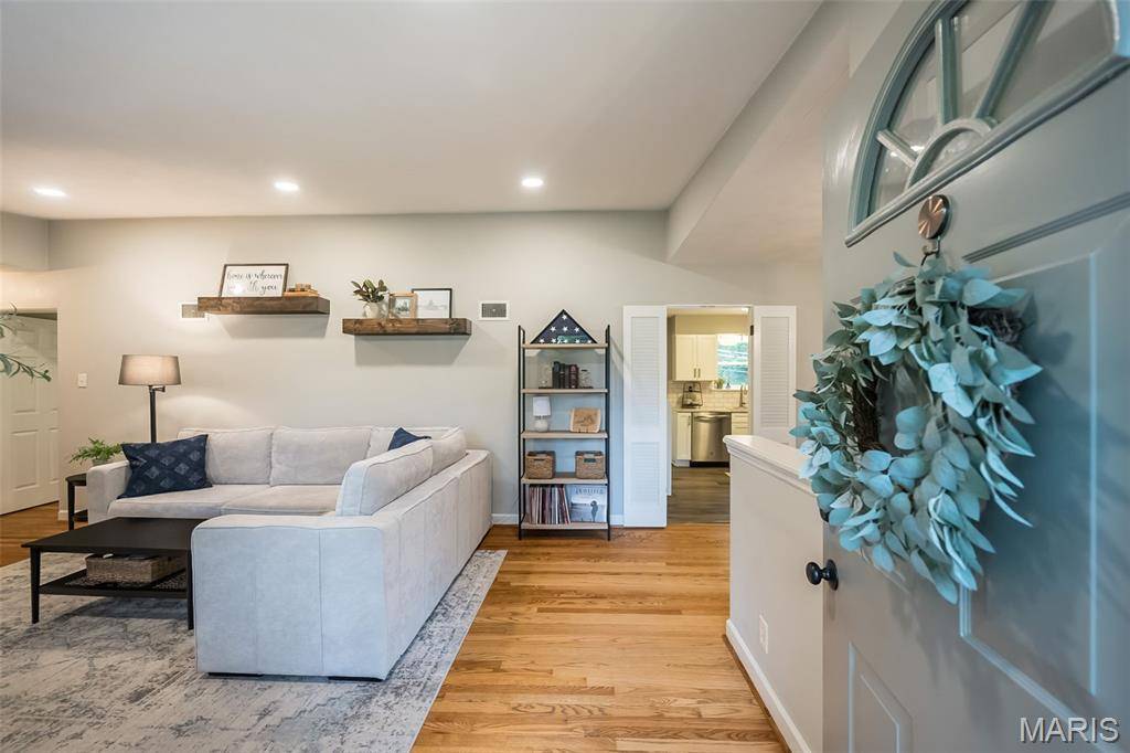 St Louis, MO 63122,7 Frederick LN