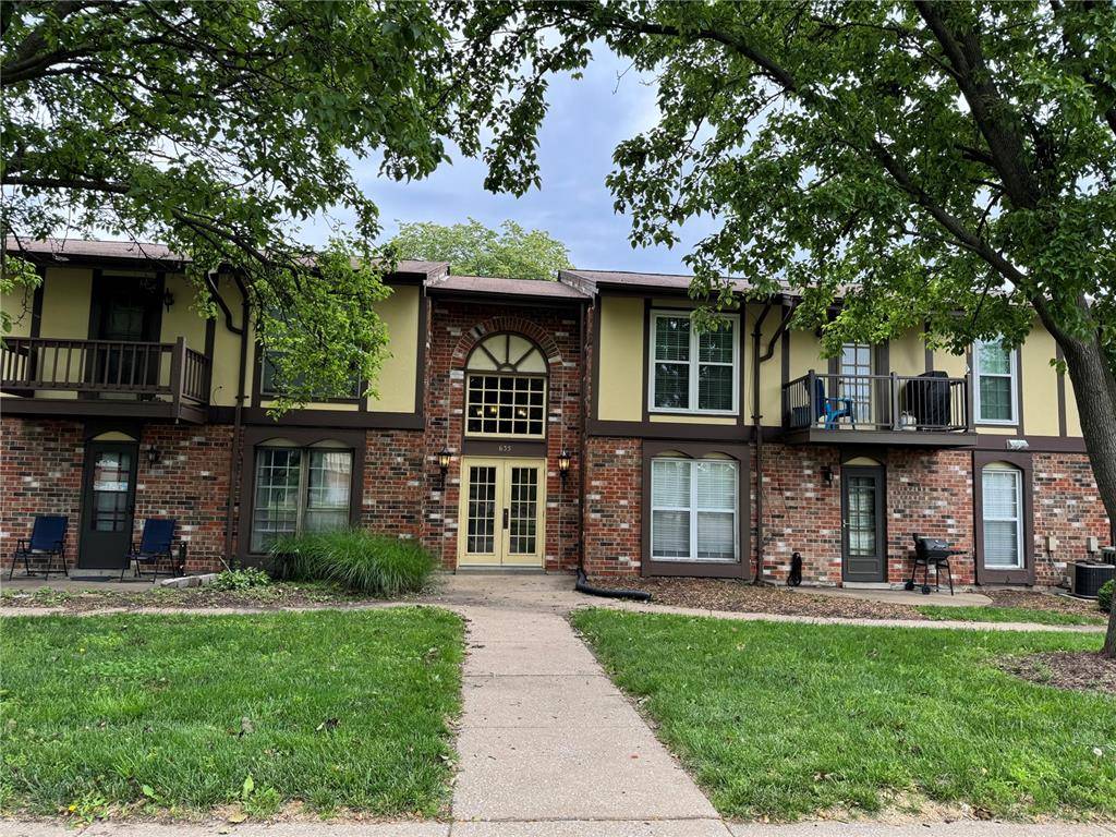 Florissant, MO 63031,635 Rosetta DR #D