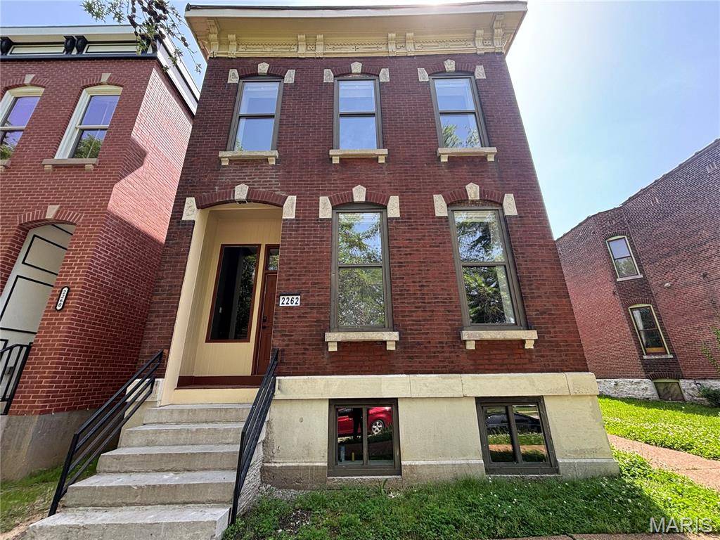 St Louis, MO 63104,2262 S Jefferson AVE