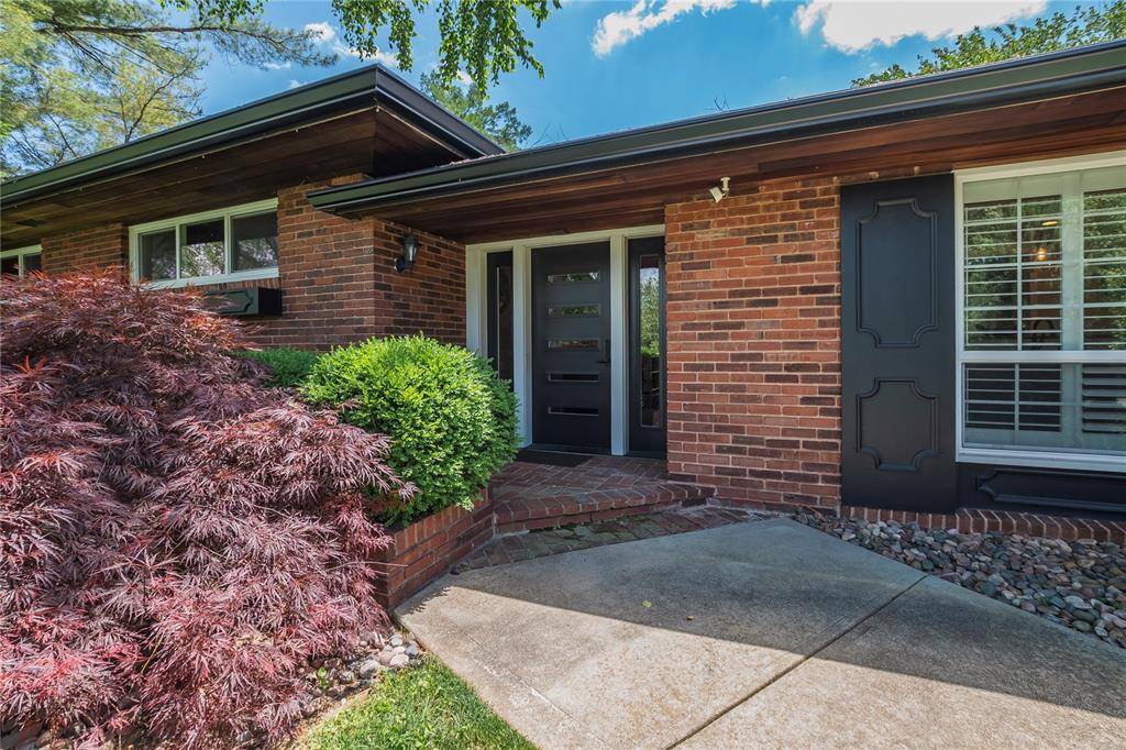 Frontenac, MO 63131,23 Vouga LN