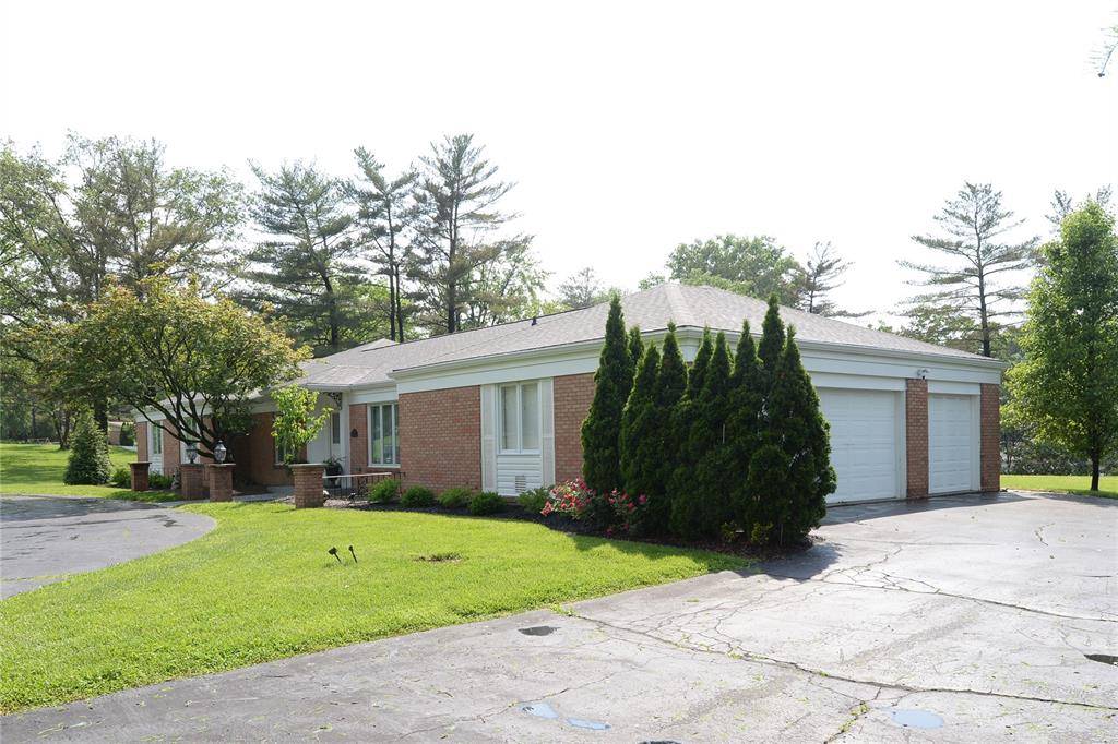 Town And Country, MO 63141,375 Pebble Acres DR