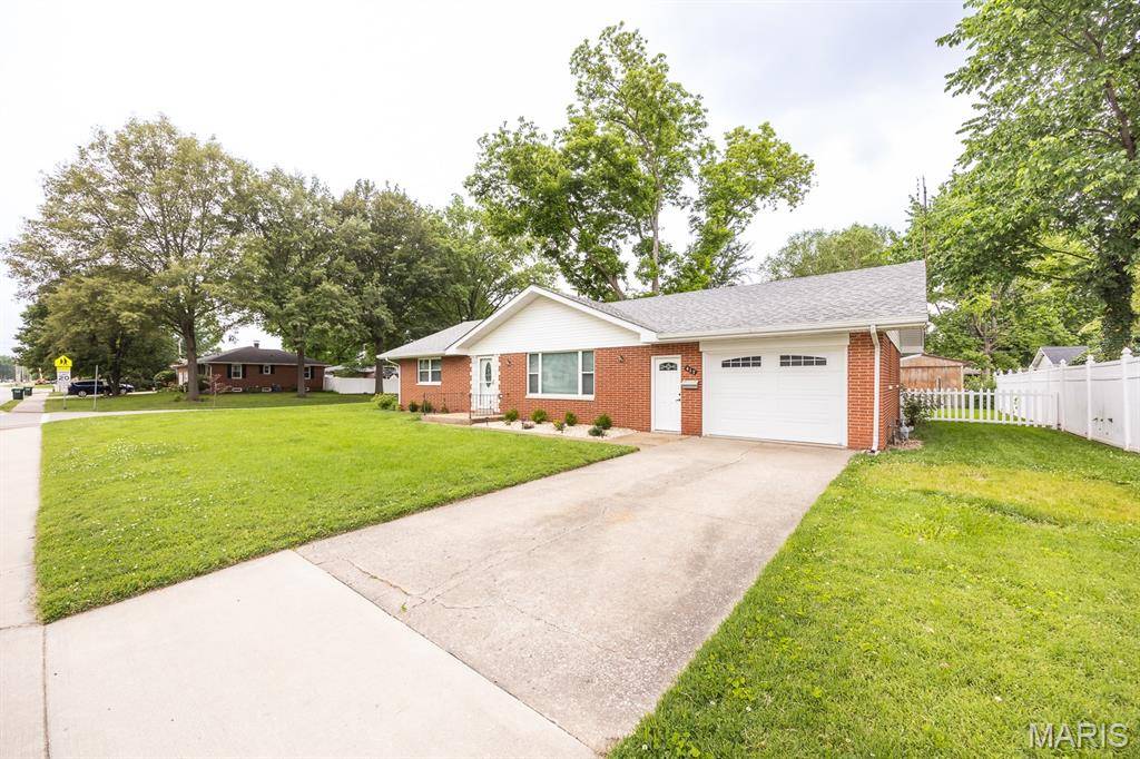 Mascoutah, IL 62258,417 Poplar
