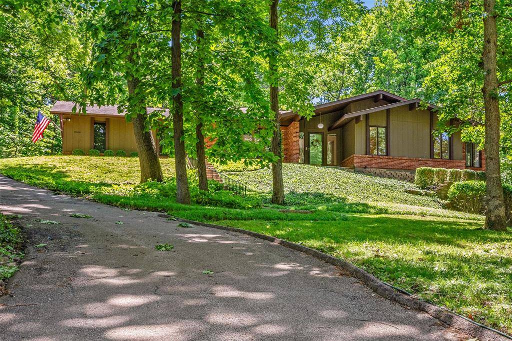 Kirkwood, MO 63122,1944 Spring House DR