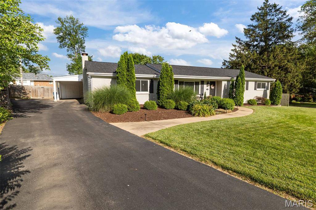 Olivette, MO 63132,726 Candlelight LN